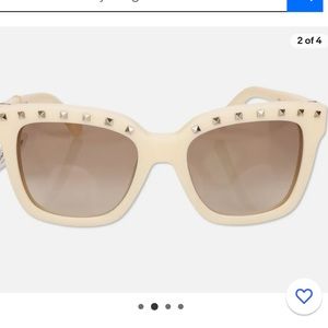 Valentino✨V660S Studded Sunglasses 103 Ivory Color